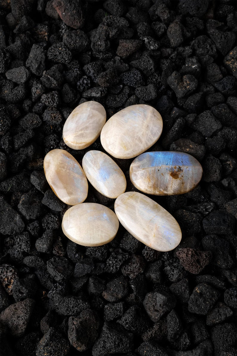 3PCS 50g+ Natural Moon Stone Worry Stone,Crystal Worry Stone,Healing Palm Stone,Hand Carved,Reiki Healing Crystal,Home Decor,Crystal Gifts