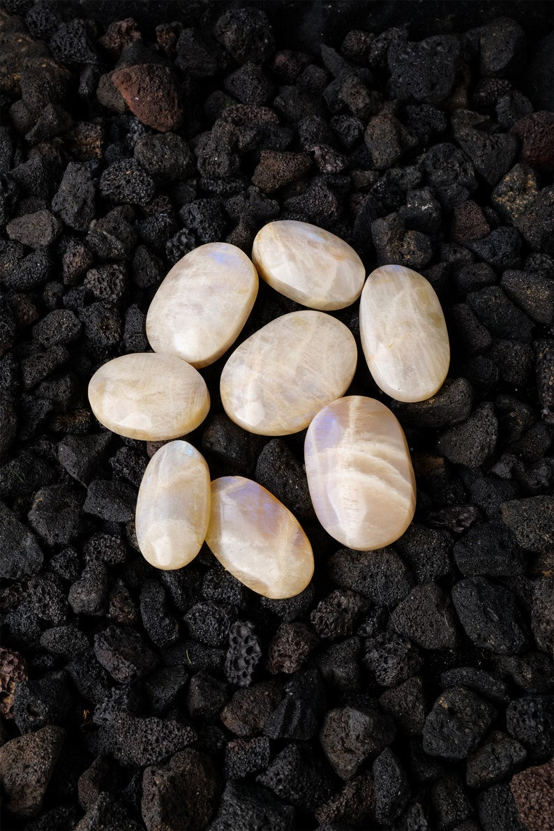 3PCS 50g+ Natural Moon Stone Worry Stone,Crystal Worry Stone,Healing Palm Stone,Hand Carved,Reiki Healing Crystal,Home Decor,Crystal Gifts