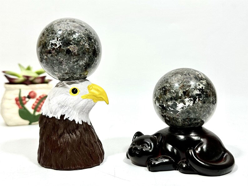 5CM+ Natural Yooperlite Hand Carved Sphere,Crystal Quartz Ball,Home Decor,Reiki healing,Energy Crystal Ball,Crystal gift 1PC (Free Base）