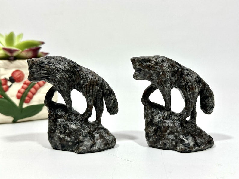 2.8" Natural Yooperlite Hand Carved Wolf skull,Crystal quartz Wolf,Wolf Carving,Energy crystal,Reiki healing,Home Decor,Crystal gifts 1PC