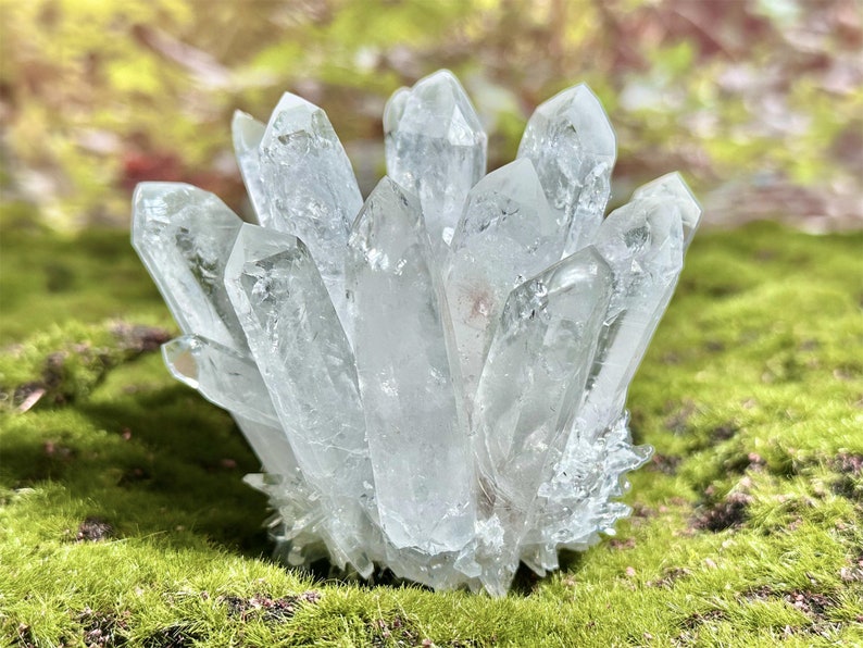 Crystal cluster,300G+ Clear quartz Cluster Crystal,Quartz Point VUG,Mineral Specimen Healing Degaussing Decor Collection,Energy Crystal 1PC