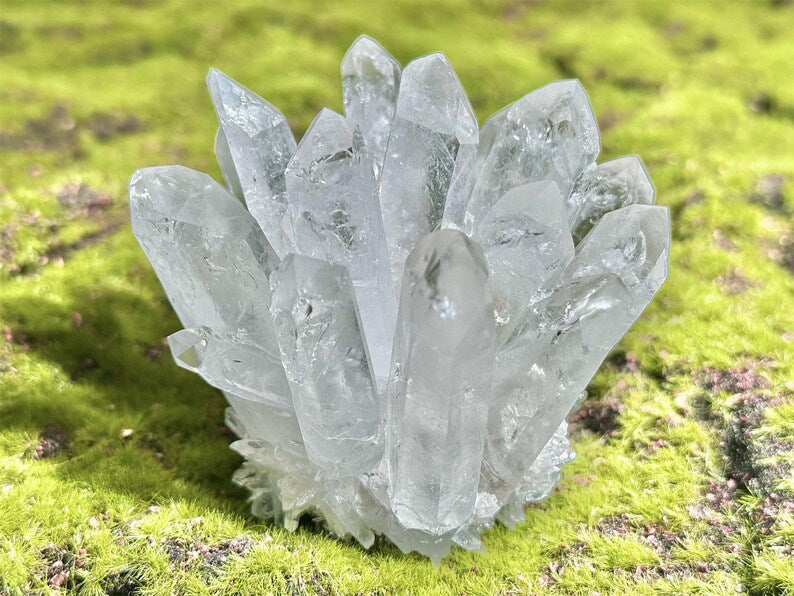 Crystal cluster,300G+ Clear quartz Cluster Crystal,Quartz Point VUG,Mineral Specimen Healing Degaussing Decor Collection,Energy Crystal 1PC