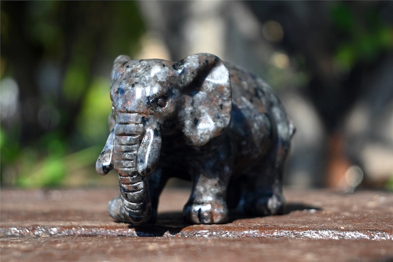 2.3'' Natural Hand Carved picture stone elephant，Crystal gift，Crystal elephant，Birthday gift，Quartz Crystal，crystal skull，Crystal healing