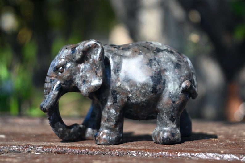 2.3'' Natural Hand Carved picture stone elephant，Crystal gift，Crystal elephant，Birthday gift，Quartz Crystal，crystal skull，Crystal healing