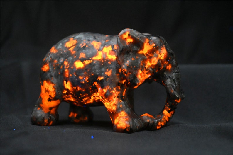 2.3'' Natural Hand Carved picture stone elephant，Crystal gift，Crystal elephant，Birthday gift，Quartz Crystal，crystal skull，Crystal healing
