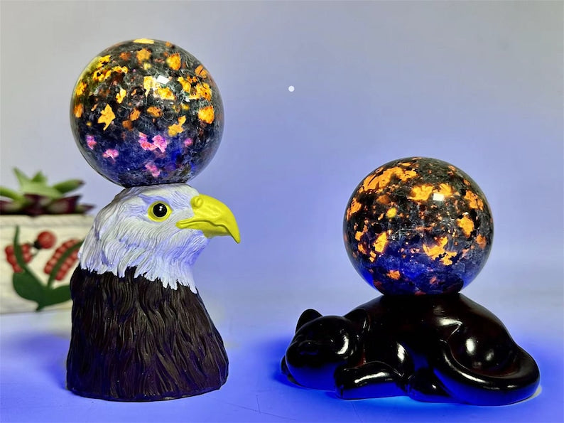 5CM+ Natural Yooperlite Hand Carved Sphere,Crystal Quartz Ball,Home Decor,Reiki healing,Energy Crystal Ball,Crystal gift 1PC (Free Base）