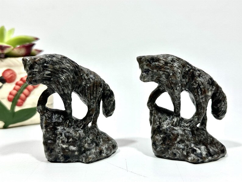 2.8" Natural Yooperlite Hand Carved Wolf skull,Crystal quartz Wolf,Wolf Carving,Energy crystal,Reiki healing,Home Decor,Crystal gifts 1PC
