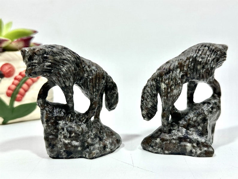 2.8" Natural Yooperlite Hand Carved Wolf skull,Crystal quartz Wolf,Wolf Carving,Energy crystal,Reiki healing,Home Decor,Crystal gifts 1PC