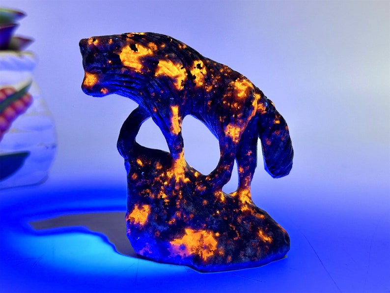2.8" Natural Yooperlite Hand Carved Wolf skull,Crystal quartz Wolf,Wolf Carving,Energy crystal,Reiki healing,Home Decor,Crystal gifts 1PC