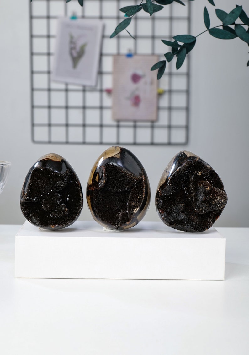 Natural Dragon septarian Hand Carved Egg,Septarian Dragon Egg,quartz crystal,Crystal egg,Home Decor,Crystal gifts 1pc+Free Base