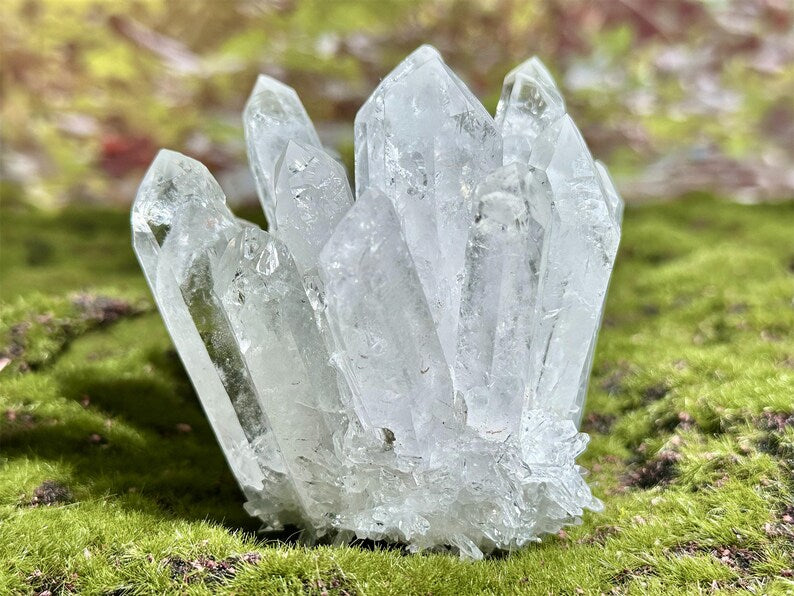 Crystal cluster,300G+ Clear quartz Cluster Crystal,Quartz Point VUG,Mineral Specimen Healing Degaussing Decor Collection,Energy Crystal 1PC