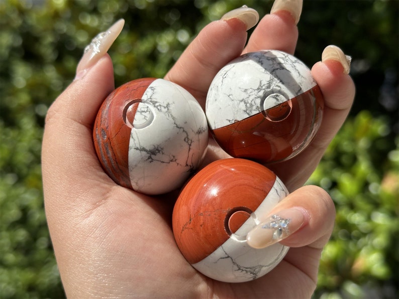 4CM+ Natural Red Jasper Howlite Hand Carved Pokéball,Crystal quartz Elf,Ball Carving,Energy crystal,Reiki healing,Home Decor,Crystal gift
