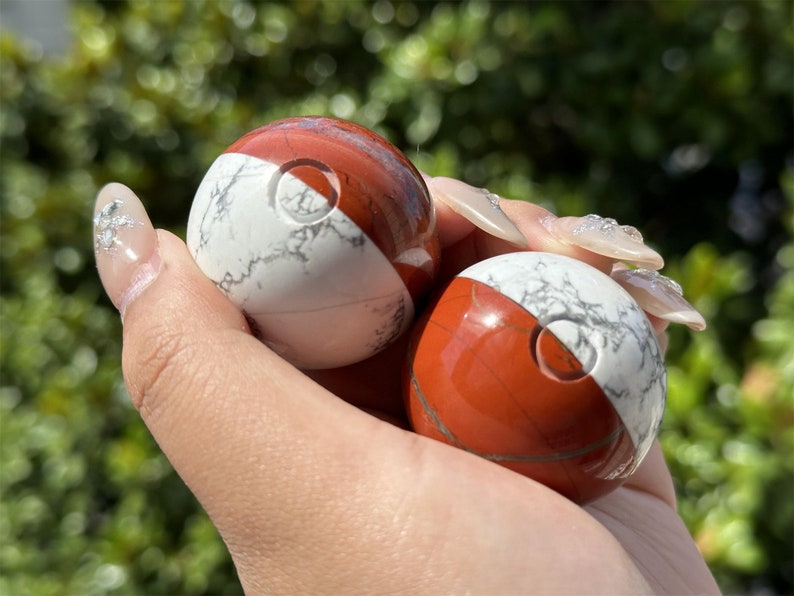 4CM+ Natural Red Jasper Howlite Hand Carved Pokéball,Crystal quartz Elf,Ball Carving,Energy crystal,Reiki healing,Home Decor,Crystal gift