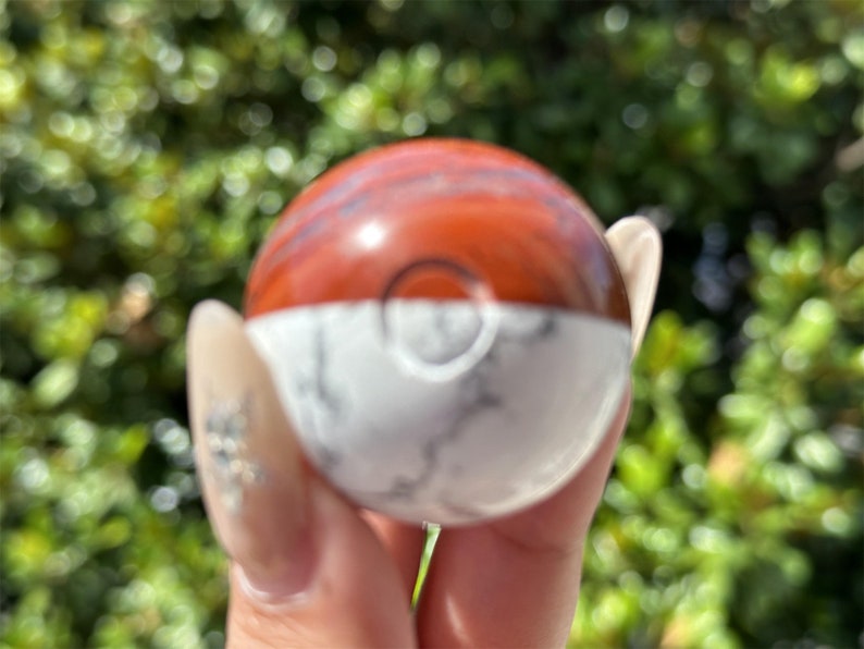4CM+ Natural Red Jasper Howlite Hand Carved Pokéball,Crystal quartz Elf,Ball Carving,Energy crystal,Reiki healing,Home Decor,Crystal gift