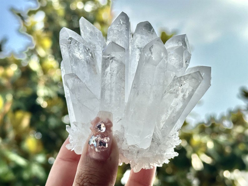 Crystal cluster,300G+ Clear quartz Cluster Crystal,Quartz Point VUG,Mineral Specimen Healing Degaussing Decor Collection,Energy Crystal 1PC