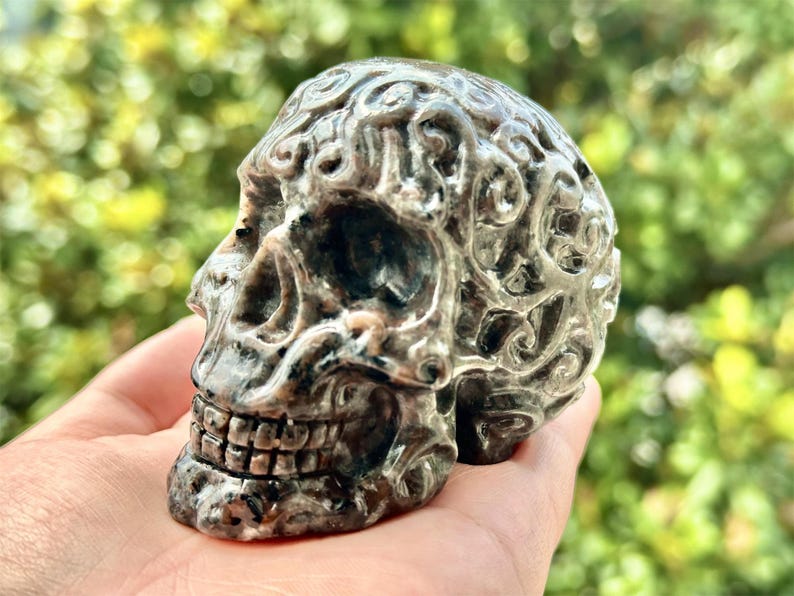 3.4" Natural Yooperlite Hand Carved Cerebrum Skull,Crystal quartz Skull,Skull Carving,Energy crystal,Reiki healing,Home Decor,Crystal gifts