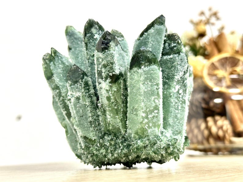 300g+ Green Clear Quartz Cluster,Cluster Crystal,Quartz Point VUG,Mineral Specimen Healing Degaussing Decor Collection,Crystal gifts 1PC