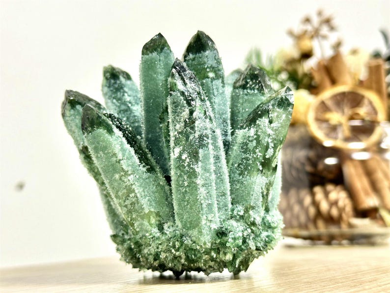 300g+ Green Clear Quartz Cluster,Cluster Crystal,Quartz Point VUG,Mineral Specimen Healing Degaussing Decor Collection,Crystal gifts 1PC