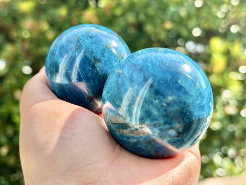 5CM+Natural Apatite Hand Carved Sphere,Quartz Crystal,Apatite Ball,Home Decor,Reiki Healing,Energy Crystal ball,Crystal Gift+Free Base 1PC