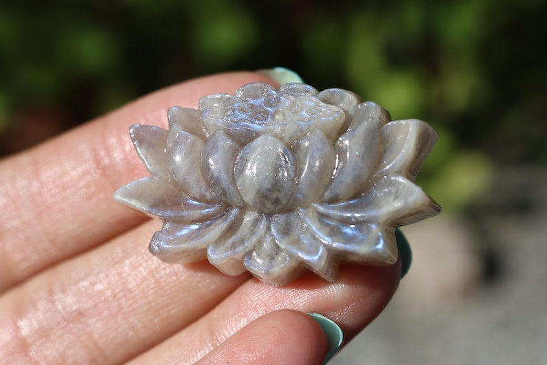1.5" Natural moonstone Lotus , Quartz Crystal Carved,Crystal Heal Reiki, Home decoration, Crystal Gifts