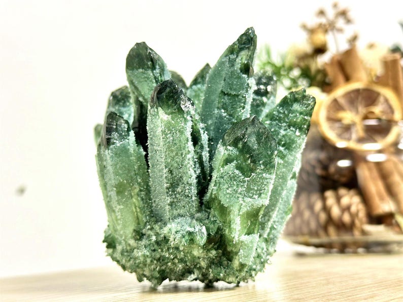 300g+ Green Clear Quartz Cluster,Cluster Crystal,Quartz Point VUG,Mineral Specimen Healing Degaussing Decor Collection,Crystal gifts 1PC