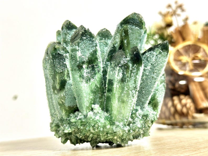300g+ Green Clear Quartz Cluster,Cluster Crystal,Quartz Point VUG,Mineral Specimen Healing Degaussing Decor Collection,Crystal gifts 1PC