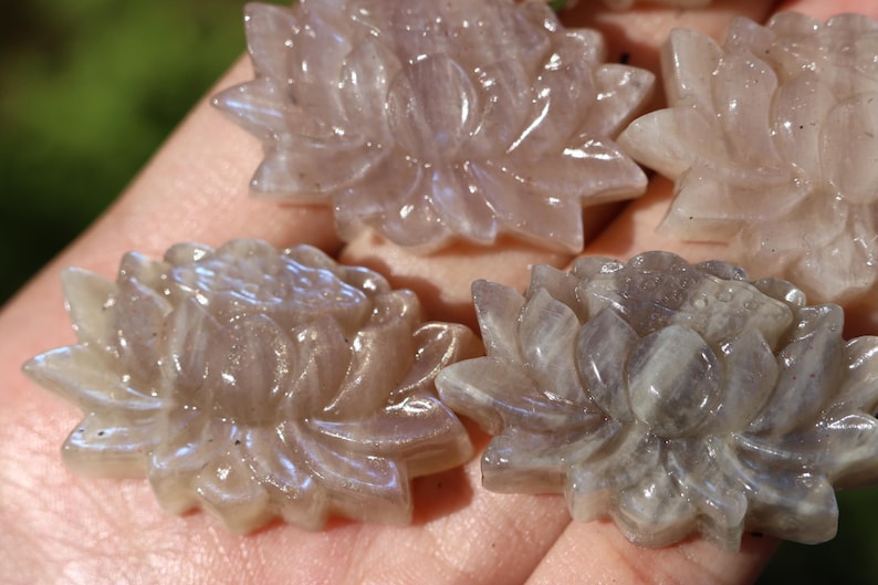 1.5" Natural moonstone Lotus , Quartz Crystal Carved,Crystal Heal Reiki, Home decoration, Crystal Gifts