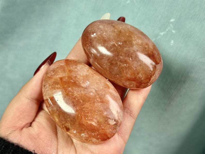 50g+ Natural Red Fire Quartz Worry Stone,Crystal Worry Stone,Healing Palm Stone,Hand Carved,Reiki Healing Crystal,Home Decor,Crystal Gift1PC