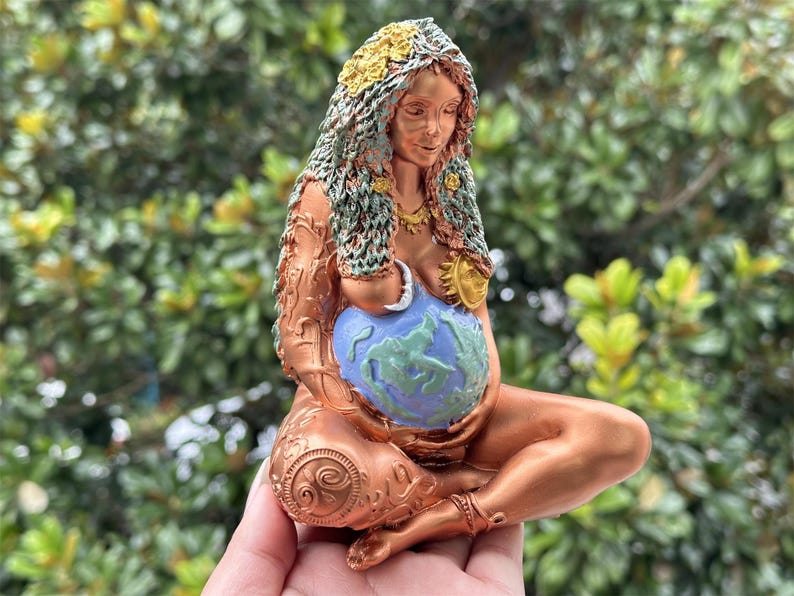 6“ Statue Of Goddess Gaia,Resin Decorations,Mother Earth Resin Decorations,Goddess Gaia Decorations,Home Decor,Hand-carved 1PC