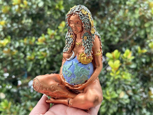 6“ Statue Of Goddess Gaia,Resin Decorations,Mother Earth Resin Decorations,Goddess Gaia Decorations,Home Decor,Hand-carved 1PC