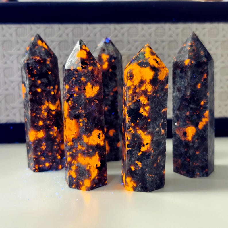 2.8inches+ Natural Yooperlite Obelisk，Crystal Tower，Flame's stone Point，Energy Crystal Wand，Home Decor，Healing Point，Crystal Gifts