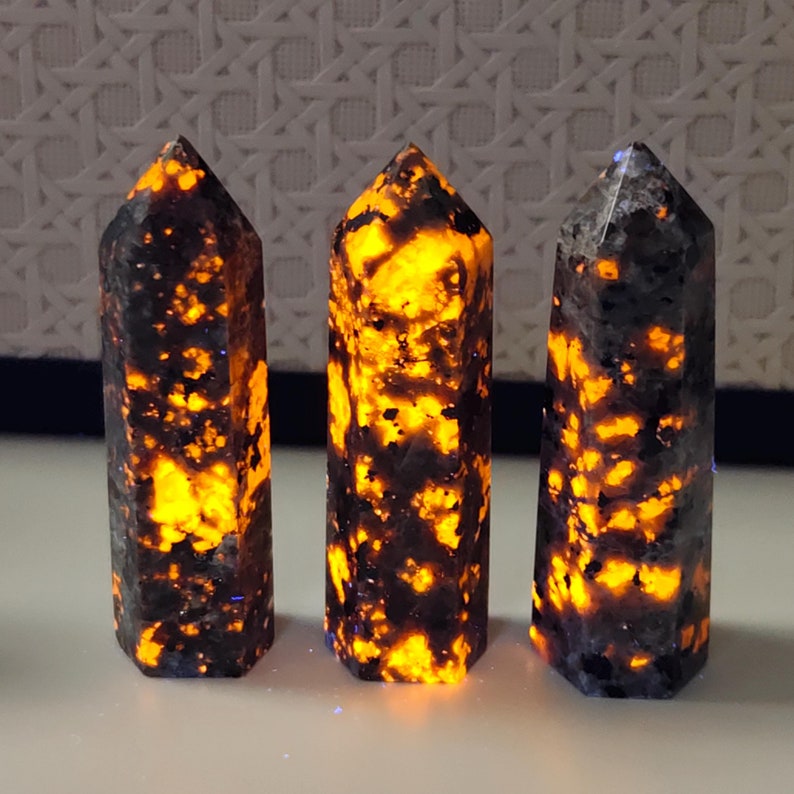 2.8inches+ Natural Yooperlite Obelisk，Crystal Tower，Flame's stone Point，Energy Crystal Wand，Home Decor，Healing Point，Crystal Gifts