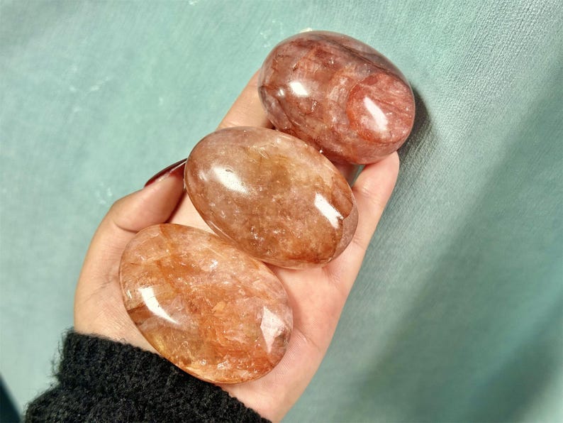 50g+ Natural Red Fire Quartz Worry Stone,Crystal Worry Stone,Healing Palm Stone,Hand Carved,Reiki Healing Crystal,Home Decor,Crystal Gift1PC