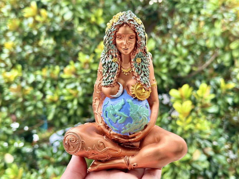 6“ Statue Of Goddess Gaia,Resin Decorations,Mother Earth Resin Decorations,Goddess Gaia Decorations,Home Decor,Hand-carved 1PC