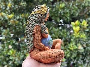6“ Statue Of Goddess Gaia,Resin Decorations,Mother Earth Resin Decorations,Goddess Gaia Decorations,Home Decor,Hand-carved 1PC