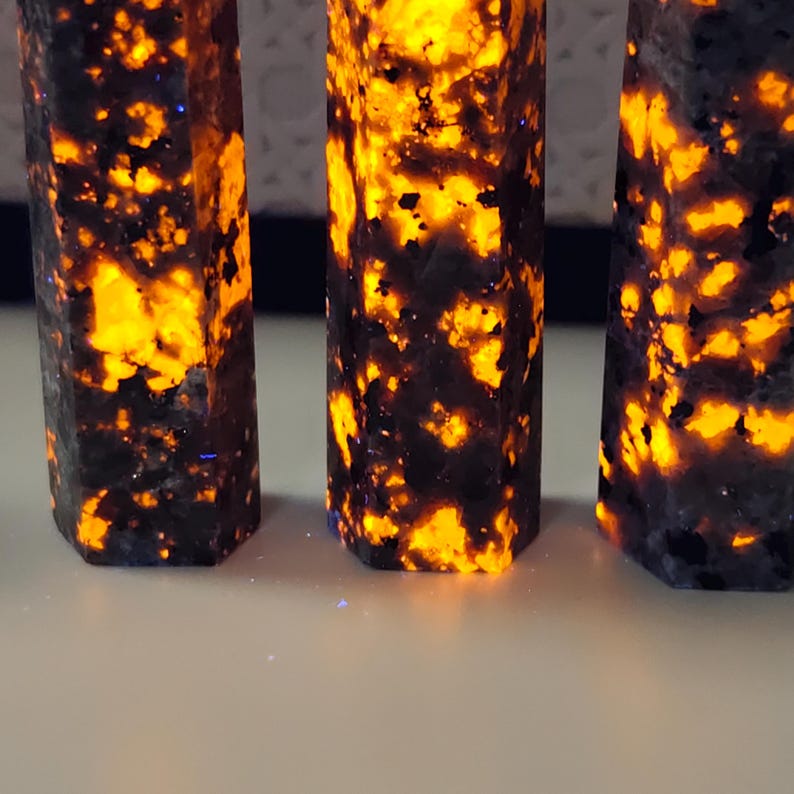 2.8inches+ Natural Yooperlite Obelisk，Crystal Tower，Flame's stone Point，Energy Crystal Wand，Home Decor，Healing Point，Crystal Gifts