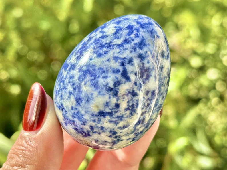 2“ Natural Crystal Quartz Hand Carved Egg,Blue point Stone Egg,Crystal Egg Carving,Reiki healing，Energy crystal,Home Decor,Crystal Gifts 1PC