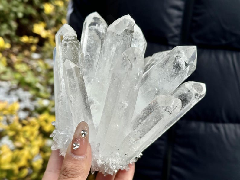 300g+ Natural Clear Quartz Cluster Crystal,Quartz Point VUG,Crystal decor,Crystal vug,Mineral Specimen Healing Degaussing Decor Collection