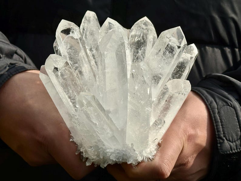 300g+ Natural Clear Quartz Cluster Crystal,Quartz Point VUG,Crystal decor,Crystal vug,Mineral Specimen Healing Degaussing Decor Collection