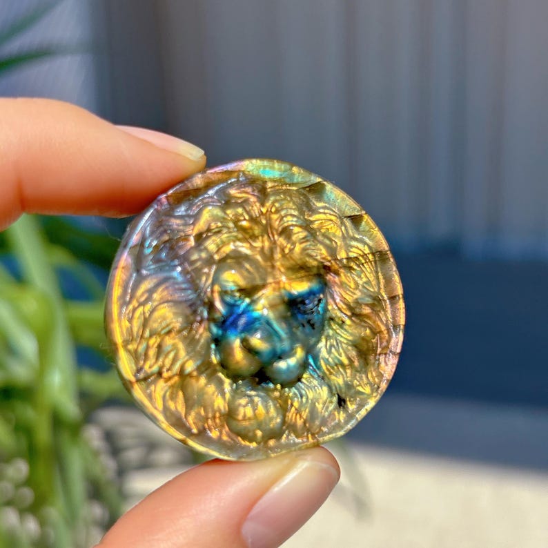 Natural Labradorite Lion,Quartz Crystal Lion,Mineral Sample,Crystal Pendant,Crystal Animal,Reiki Healing,Crystal Gift,Crystal Energy,Rock