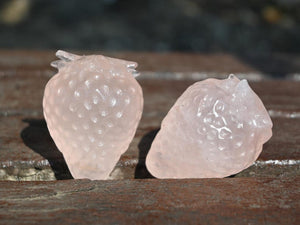 1.9'' Natural Hand carved Rose quartz strawberry，Strawberry carving，Strawberry decor，Home decor，Fun carving，Crystal gift healing 1PC
