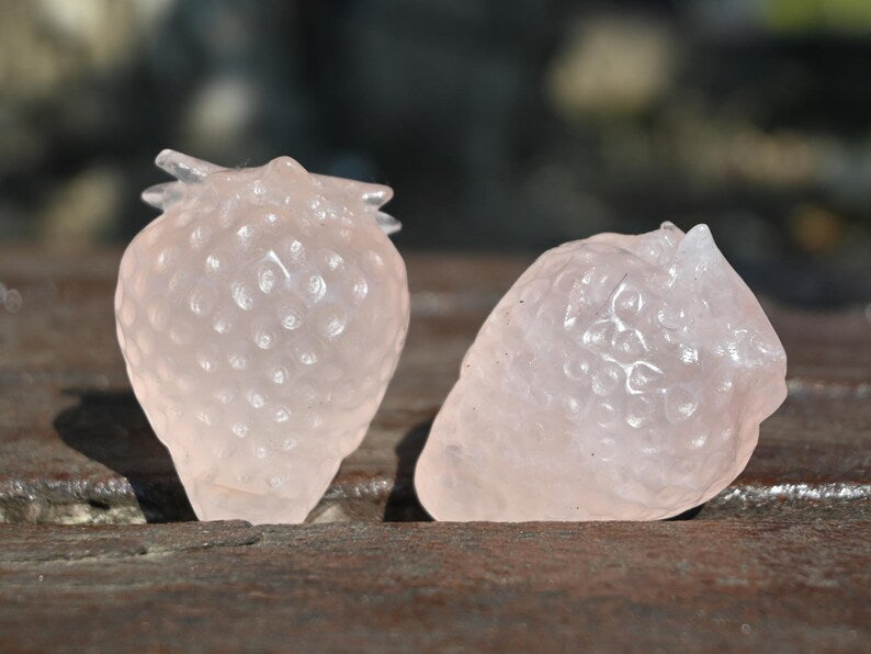 1.9'' Natural Hand carved Rose quartz strawberry，Strawberry carving，Strawberry decor，Home decor，Fun carving，Crystal gift healing 1PC