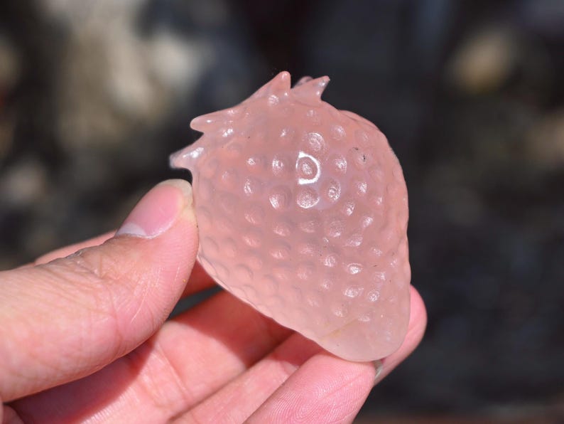 1.9'' Natural Hand carved Rose quartz strawberry，Strawberry carving，Strawberry decor，Home decor，Fun carving，Crystal gift healing 1PC