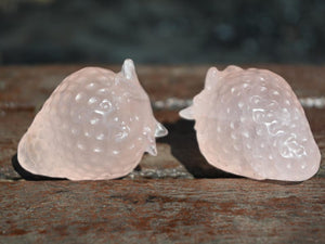 1.9'' Natural Hand carved Rose quartz strawberry，Strawberry carving，Strawberry decor，Home decor，Fun carving，Crystal gift healing 1PC