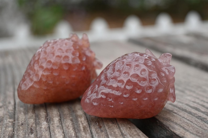 1.9" Natural strawberry quartz carved strawberry,Quartz Crystal Carved ,Crystal Heal Reiki,Home decoration,Crystal Sculpture,Crystal Gifts