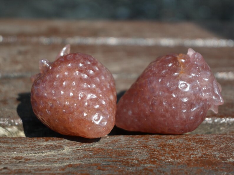 1.9'' Natural Hand carved strawberry quartz strawberry，Strawberry carving，Strawberry decor，Home decor，Fun carving，Crystal gift healing 1PC
