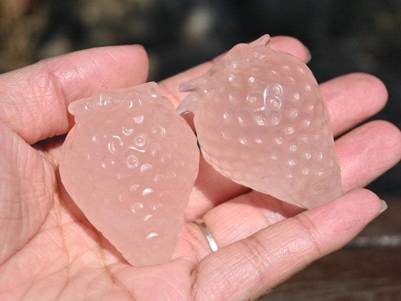 1.9'' Natural Hand carved Rose quartz strawberry，Strawberry carving，Strawberry decor，Home decor，Fun carving，Crystal gift healing 1PC