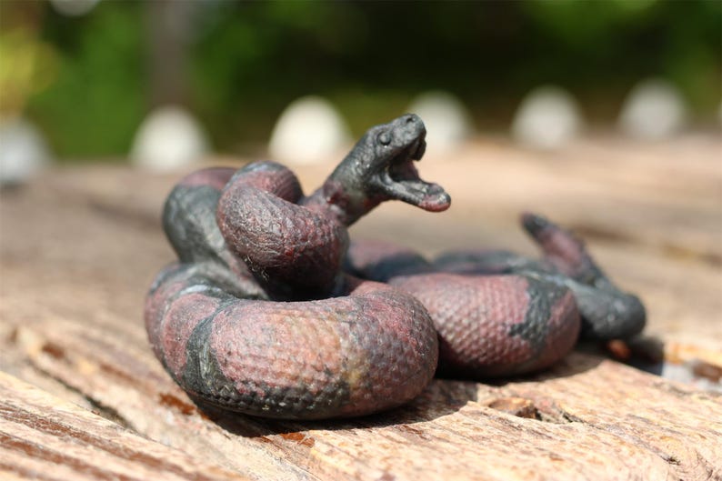3.7" Natural garnet Snake,Quartz Crystal Carved ,Crystal Heal Reiki,Home decoration,Crystal Sculpture,Mineral,Crystal Gifts