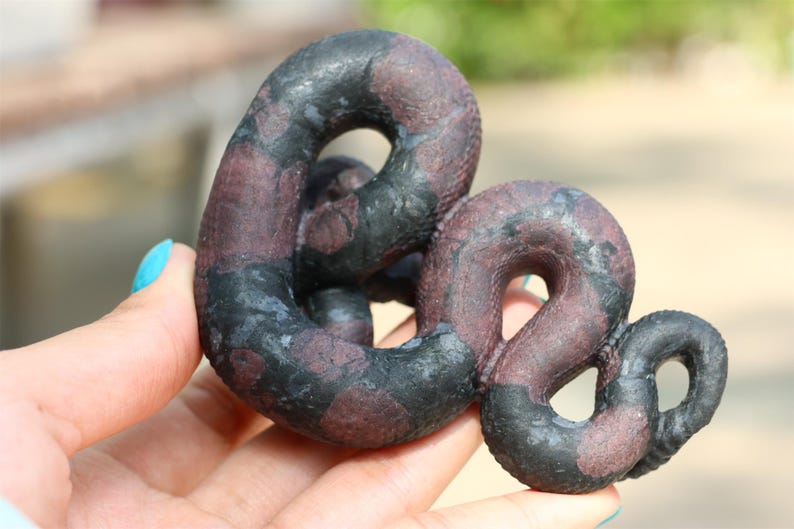 3.7" Natural garnet Snake,Quartz Crystal Carved ,Crystal Heal Reiki,Home decoration,Crystal Sculpture,Mineral,Crystal Gifts