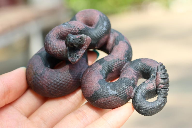 3.7" Natural garnet Snake,Quartz Crystal Carved ,Crystal Heal Reiki,Home decoration,Crystal Sculpture,Mineral,Crystal Gifts